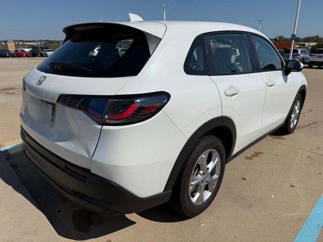 Photo of 2023 Platinum White Honda HR-V