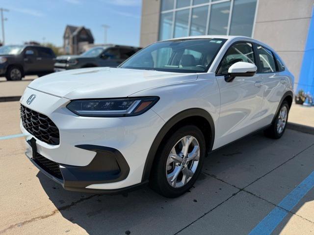 Photo of 2023 Platinum White Honda HR-V