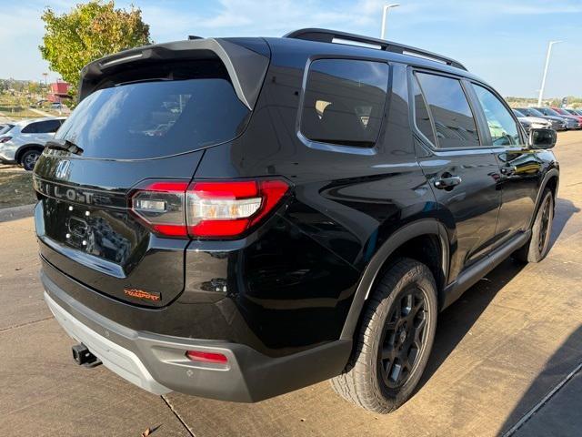 Photo of 2025 Crystal Black Pearl Honda Pilot