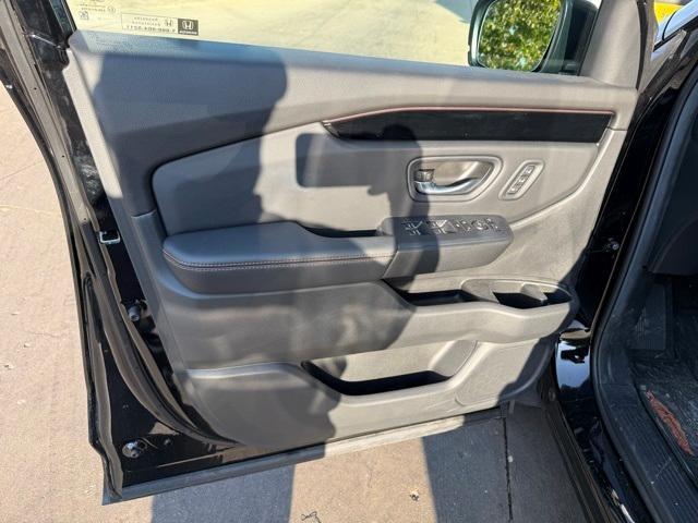 Photo of 2025 Crystal Black Pearl Honda Pilot