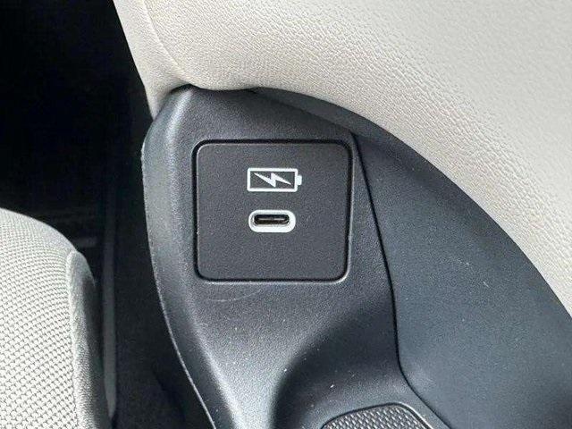 Photo of 2026 Platinum White Honda HR-V