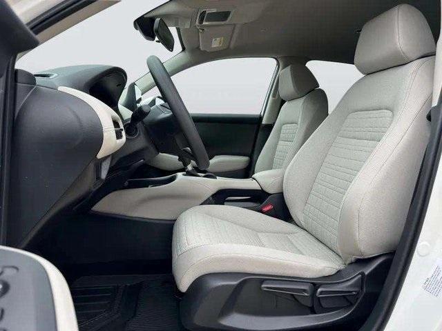 Photo of 2026 Platinum White Honda HR-V