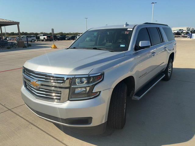 Photo of 2016 Silver Ice Metallic Chevrolet Suburban