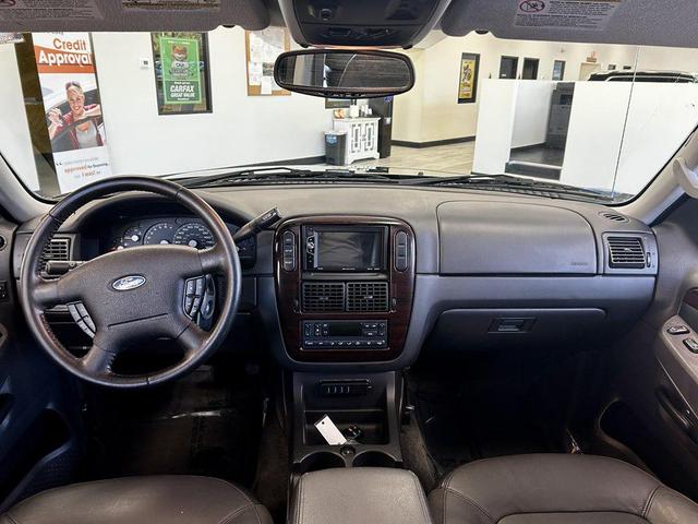 Photo of 2005 Black Clearcoat Ford Explorer