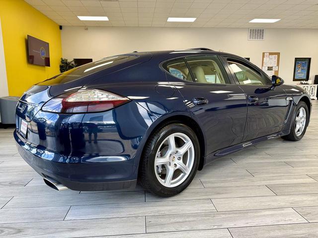 Photo of 2011 BLUE Porsche Panamera