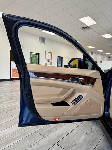 Photo of 2011 BLUE Porsche Panamera
