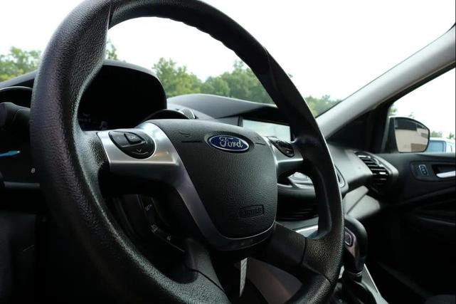 Photo of 2016 Gray Ford Escape