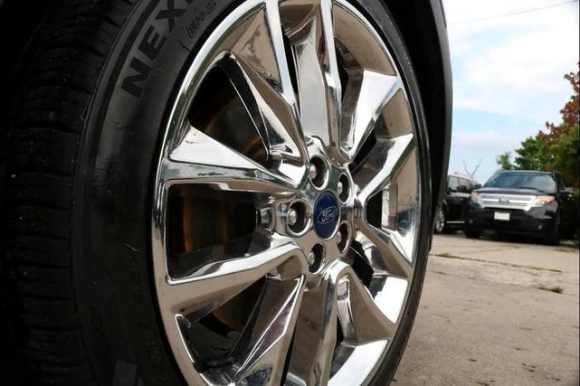 Photo of 2016 Gray Ford Escape