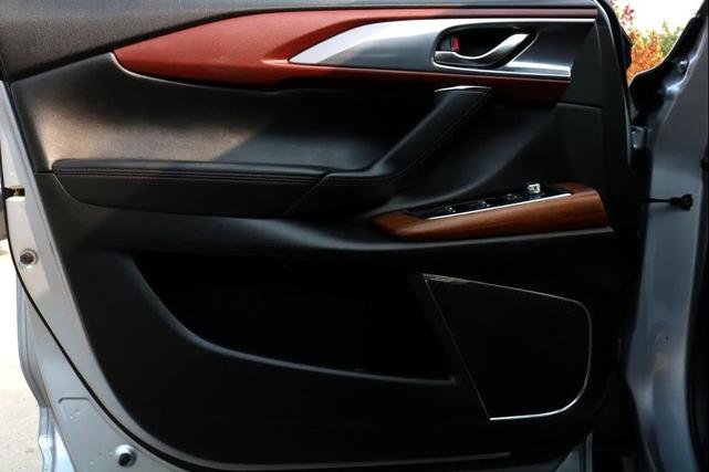 Photo of 2018 Silver Mazda CX-9