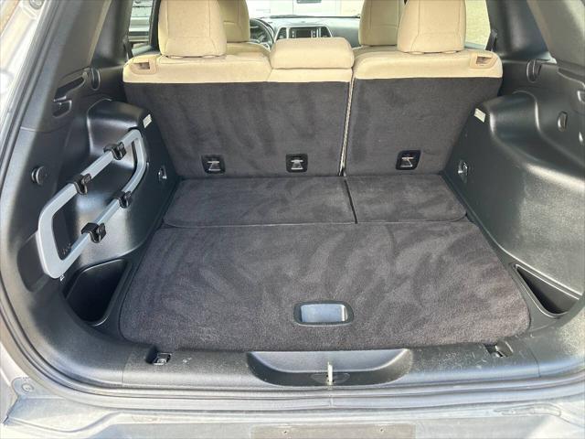 Photo of 2016 Billet Silver Metallic Clearcoat Jeep Cherokee