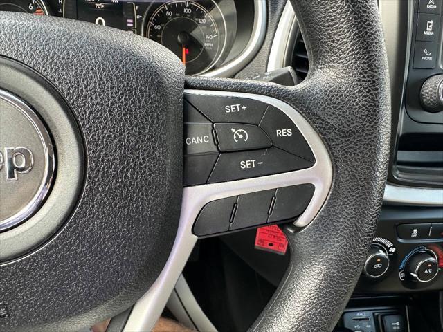 Photo of 2016 Billet Silver Metallic Clearcoat Jeep Cherokee