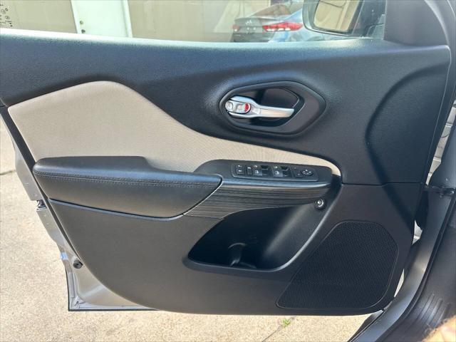 Photo of 2016 Billet Silver Metallic Clearcoat Jeep Cherokee