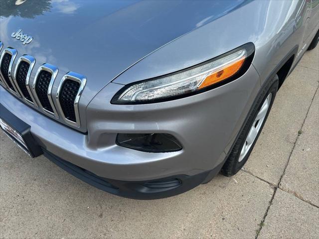 Photo of 2016 Billet Silver Metallic Clearcoat Jeep Cherokee