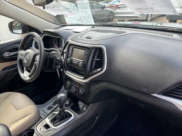 Photo of 2016 Billet Silver Metallic Clearcoat Jeep Cherokee