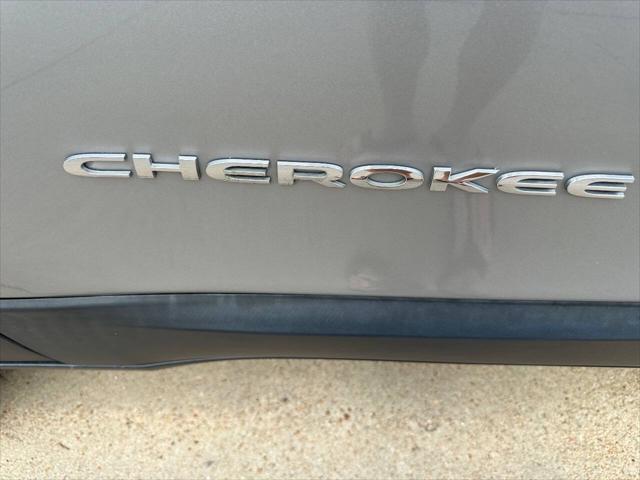 Photo of 2016 Billet Silver Metallic Clearcoat Jeep Cherokee