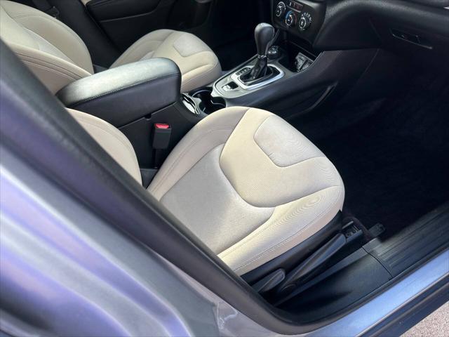 Photo of 2016 Billet Silver Metallic Clearcoat Jeep Cherokee