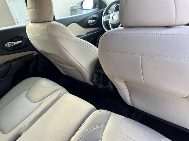 Photo of 2016 Billet Silver Metallic Clearcoat Jeep Cherokee