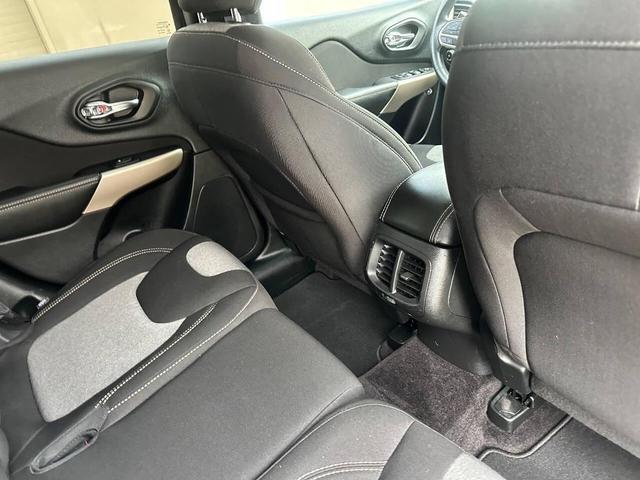 Photo of 2018 Billet Silver Metallic Clearcoat Jeep Cherokee