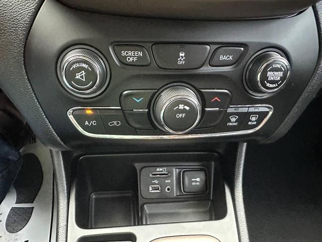 Photo of 2018 Billet Silver Metallic Clearcoat Jeep Cherokee
