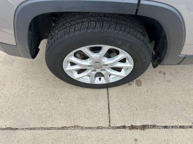 Photo of 2018 Billet Silver Metallic Clearcoat Jeep Cherokee