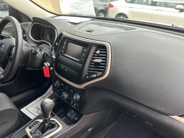 Photo of 2018 Billet Silver Metallic Clearcoat Jeep Cherokee