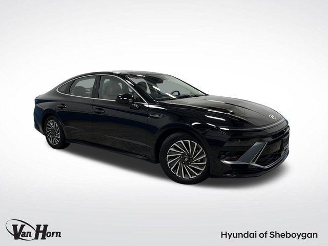 Photo of 2024 Onyx Black Hyundai SONATA Hybrid
