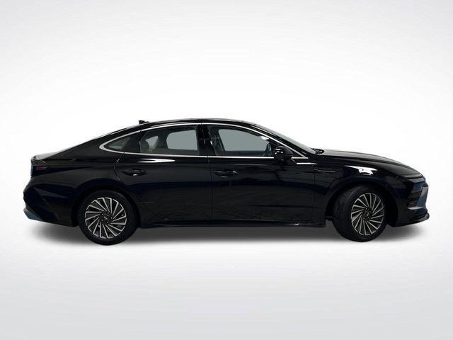 Photo of 2024 Onyx Black Hyundai SONATA Hybrid