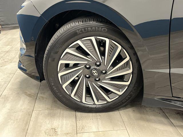 Photo of 2024 Onyx Black Hyundai SONATA Hybrid