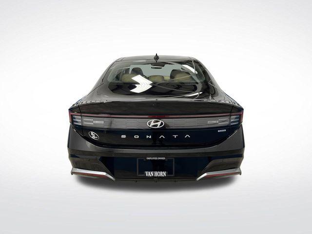 Photo of 2024 Onyx Black Hyundai SONATA Hybrid