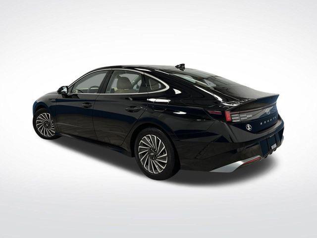 Photo of 2024 Onyx Black Hyundai SONATA Hybrid