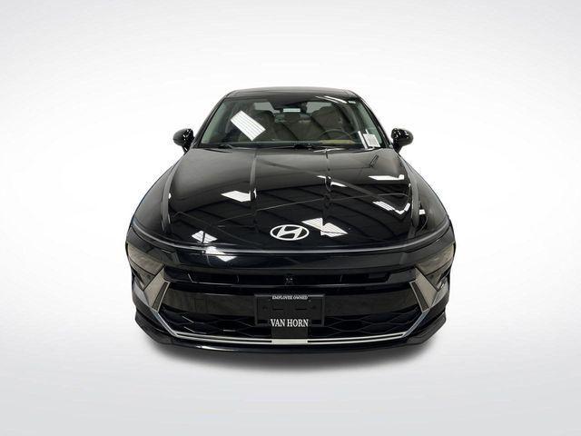 Photo of 2024 Onyx Black Hyundai SONATA Hybrid