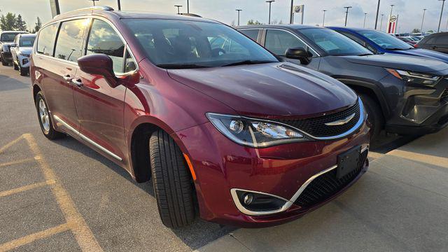 Photo of 2017 Velvet Red Pearlcoat Chrysler Pacifica
