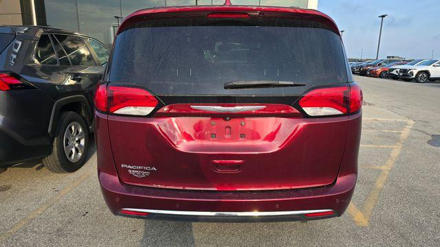 Photo of 2017 Velvet Red Pearlcoat Chrysler Pacifica