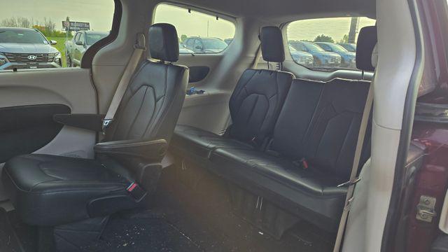 Photo of 2017 Velvet Red Pearlcoat Chrysler Pacifica