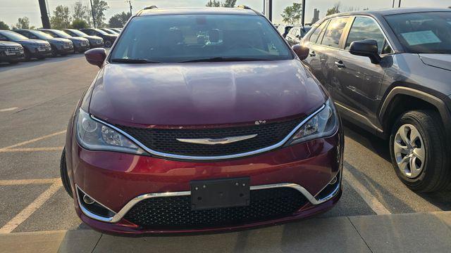 Photo of 2017 Velvet Red Pearlcoat Chrysler Pacifica