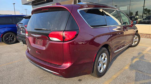 Photo of 2017 Velvet Red Pearlcoat Chrysler Pacifica
