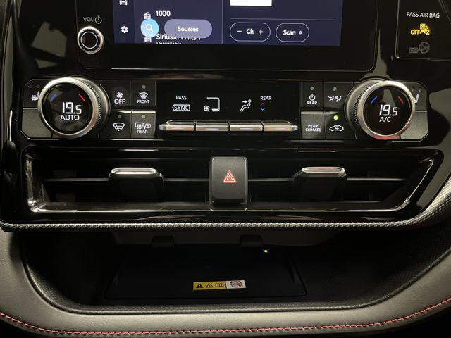 Photo of 2023 Magnetic Gray Metallic Toyota Highlander