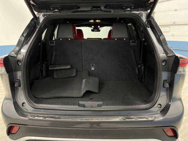 Photo of 2023 Magnetic Gray Metallic Toyota Highlander