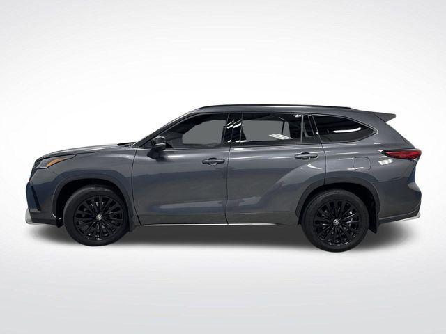 Photo of 2023 Magnetic Gray Metallic Toyota Highlander