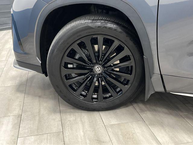 Photo of 2023 Magnetic Gray Metallic Toyota Highlander