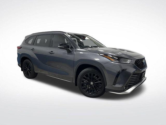 Photo of 2023 Magnetic Gray Metallic Toyota Highlander