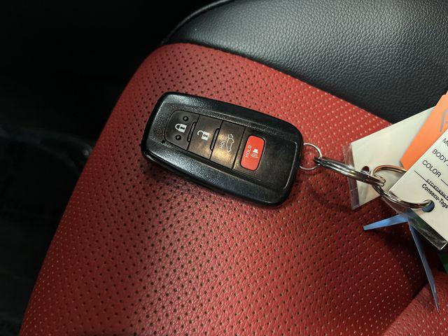 Photo of 2023 Magnetic Gray Metallic Toyota Highlander