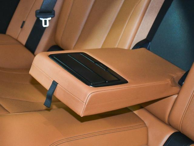 Photo of 2024 Mineral White Metallic BMW M440