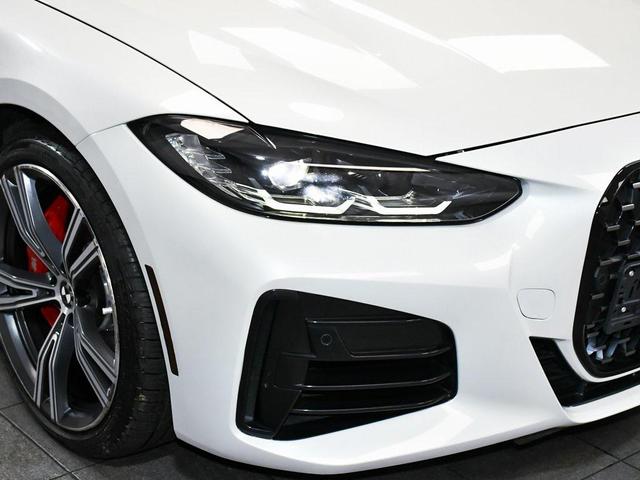 Photo of 2024 Mineral White Metallic BMW M440