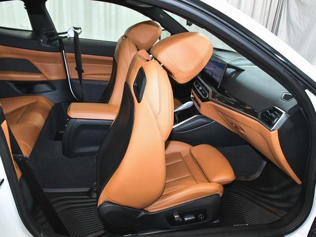 Photo of 2024 Mineral White Metallic BMW M440