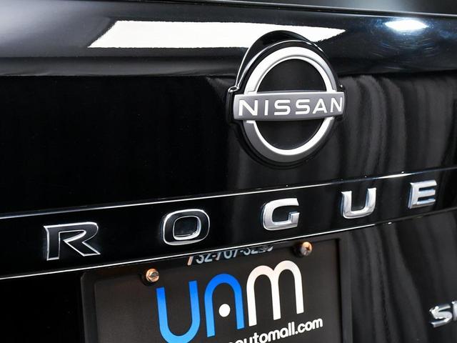 Photo of 2023 Super Black Nissan Rogue