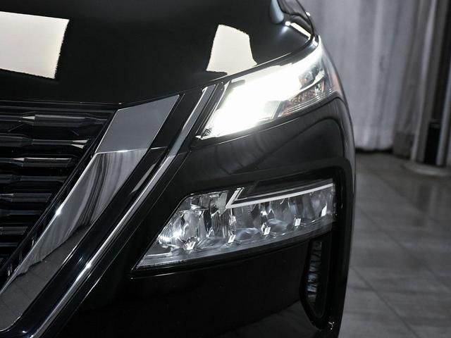 Photo of 2023 Super Black Nissan Rogue
