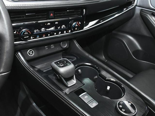 Photo of 2023 Super Black Nissan Rogue