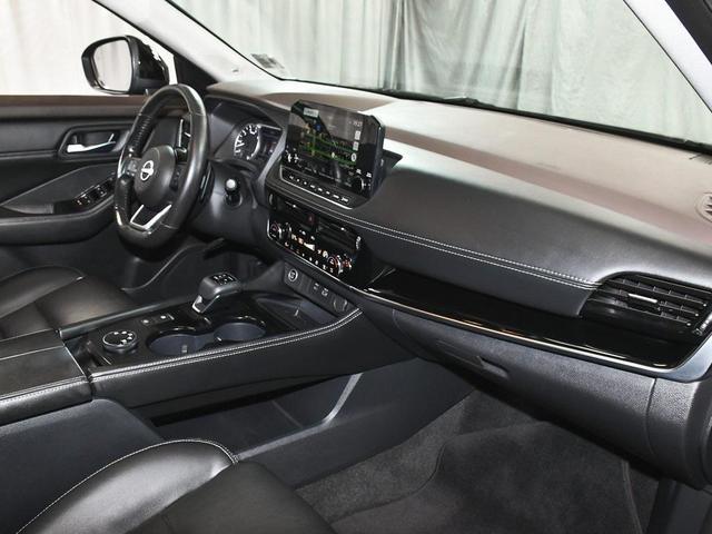 Photo of 2023 Super Black Nissan Rogue