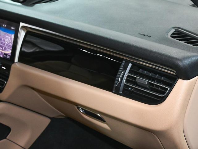 Photo of 2025 Black Porsche Macan